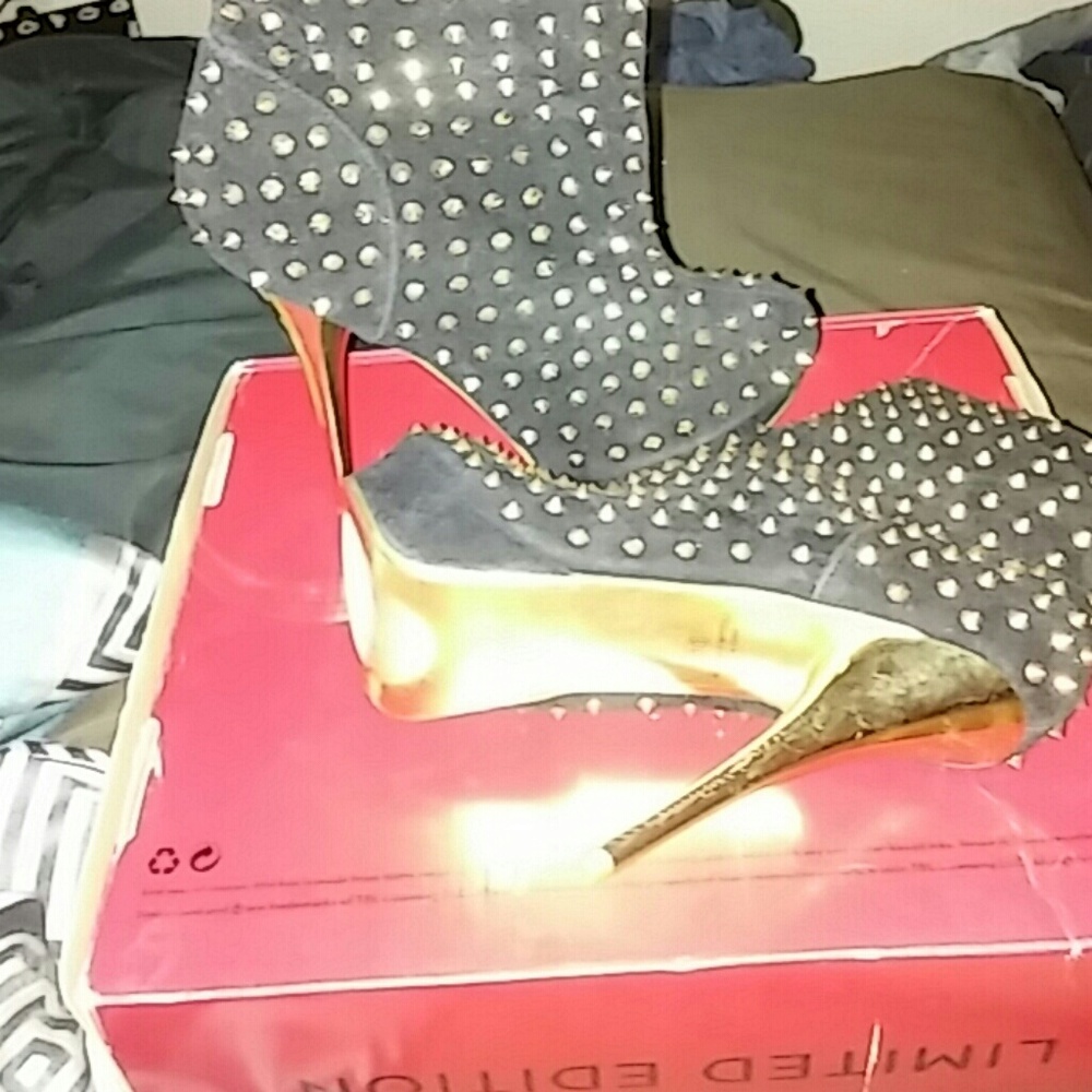 Boots - Picture 4 of 4
